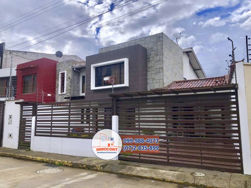 C787 Casa en venta con área verde y BBQ